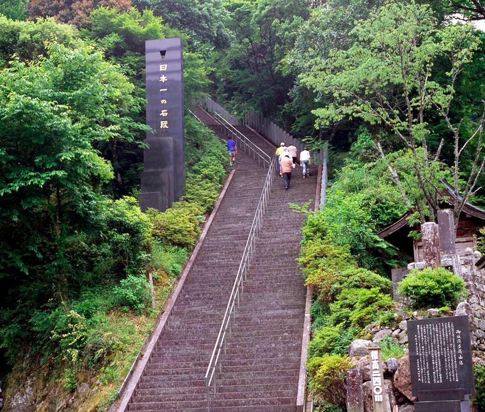 釋迦院御坂遊步道石階